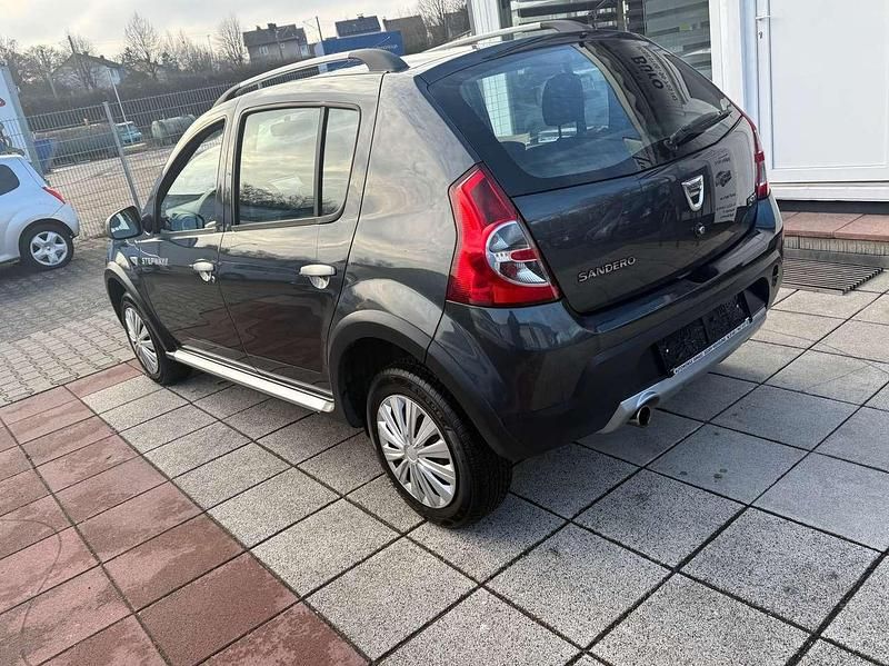 Gebraucht Dacia Sandero Stepway 88 PS (64 kW) 2011 Grau "comete" Kleinwagen