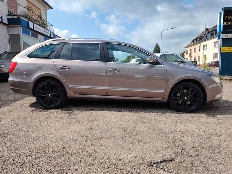 Gebraucht Skoda Superb Elegance 160 PS (117 kW) 2011 Violet Kombi