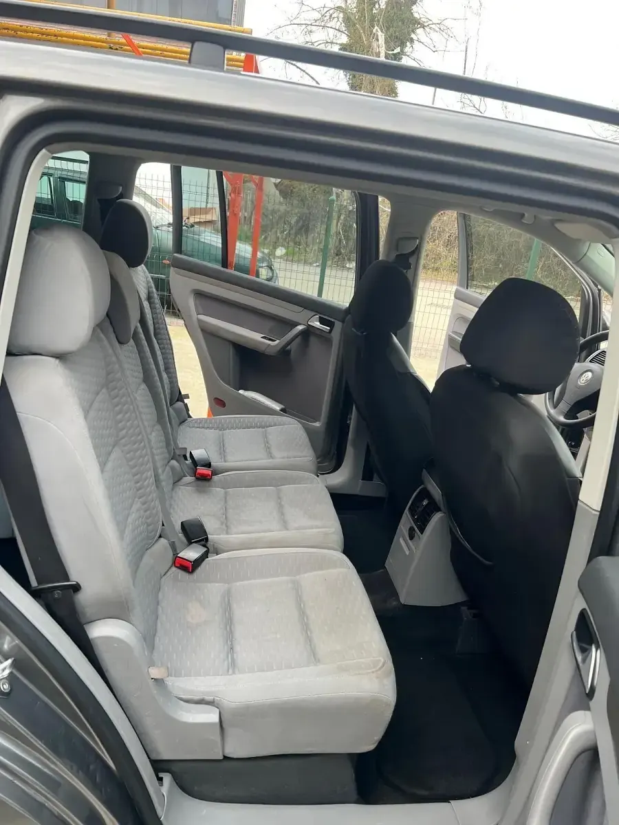 Gebraucht VW Touran 105 PS (77 kW) 2009 Braun Van / Kleinbus