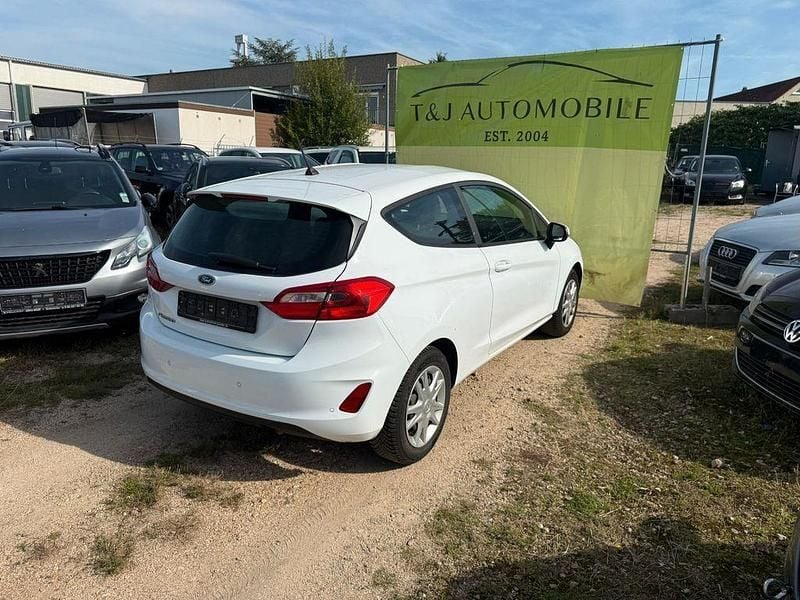 Weiß Gebraucht 2017 Ford Fiesta Cool & Connect Kleinwagen | 3.999 € (Superpreis) - Bild 1/4