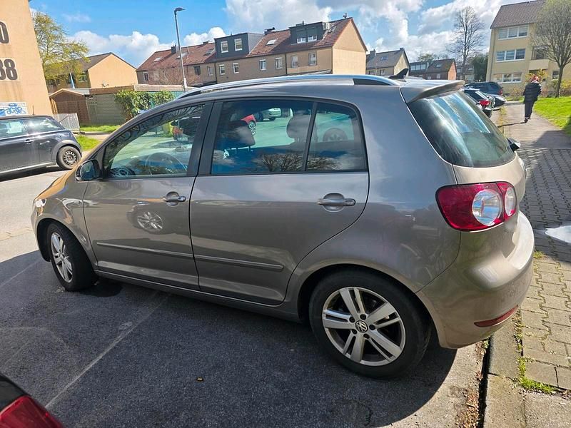 Gebraucht VW Golf VII 84 PS (61 kW) 2012 Gold Kleinwagen