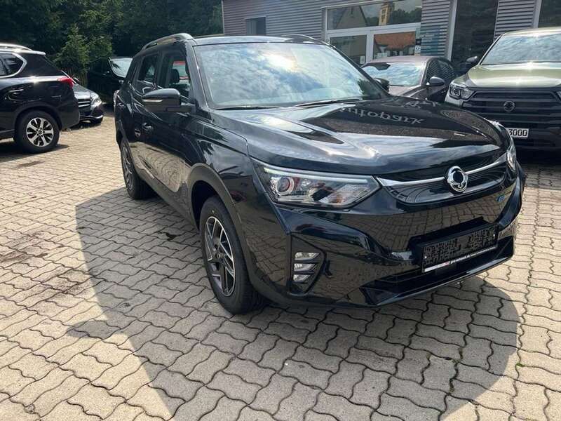 Lak space black (met) Neu 2025 Ssangyong Korando SUV | 32.490 € - Bild 1/4