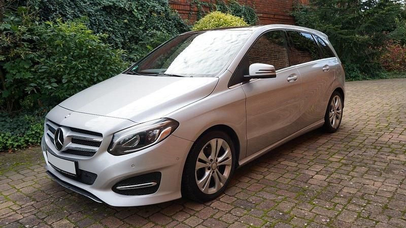 Gebraucht Mercedes B200 136 PS (100 kW) 2015 Silber Van / Kleinbus