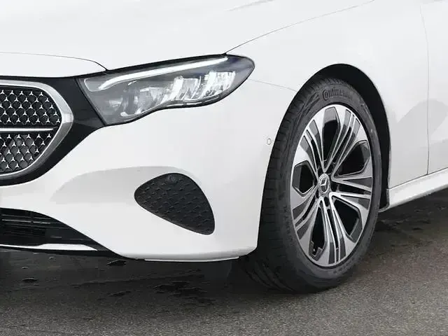 Gebraucht Mercedes E220 Advanced 197 PS (144 kW) 2025 Weiß Limousine