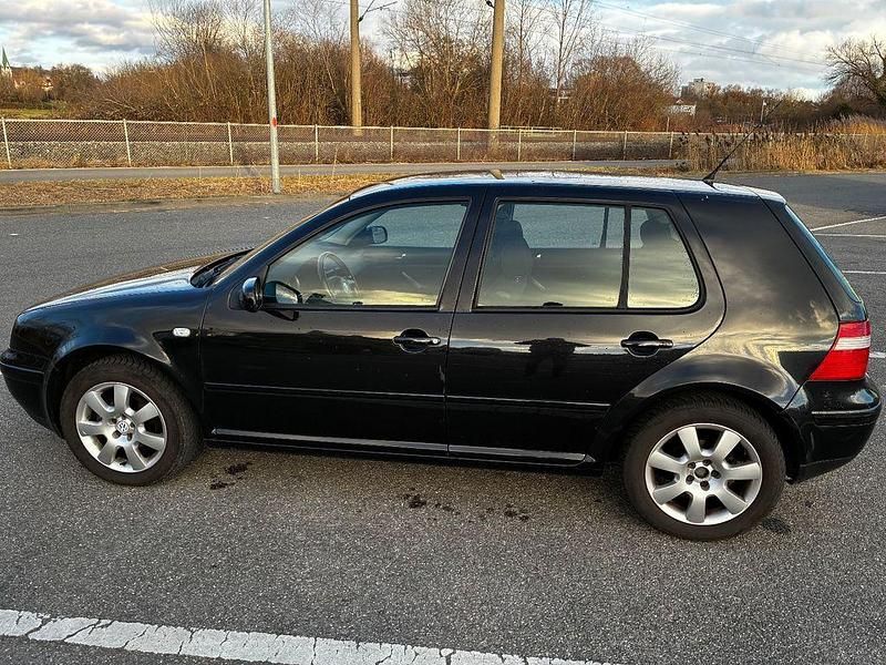 Schwarz Gebraucht 2003 VW Golf Pacific Limousine | 2.000 € (Guter Preis) - Bild 1/4
