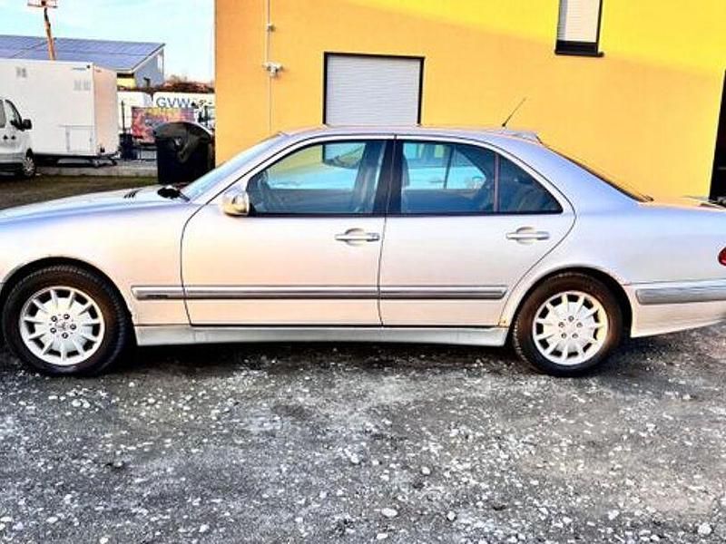 Gebraucht Mercedes E240 Elegance 170 PS (125 kW) 2000 Silber Limousine