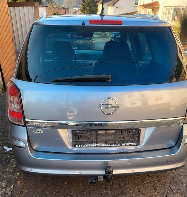 Gebraucht Opel Astra 105 PS (77 kW) 2008 Silber Limousine