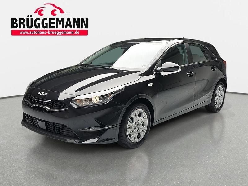 Schwarz Gebraucht 2024 Kia Ceed Comfort Limousine | 23.490 € (Superpreis) - Bild 1/4