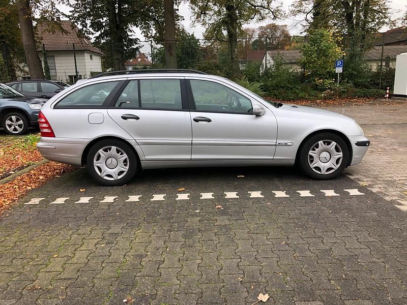 Grau Gebraucht 2004 Mercedes C180 Kombi | 999 € (Guter Preis) - Bild 1/4