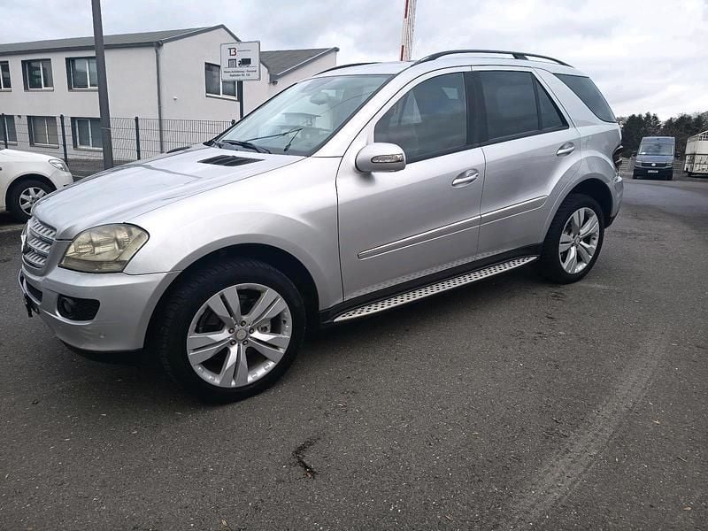 Gebraucht Mercedes ML320 224 PS (164 kW) 2005 Silber SUV
