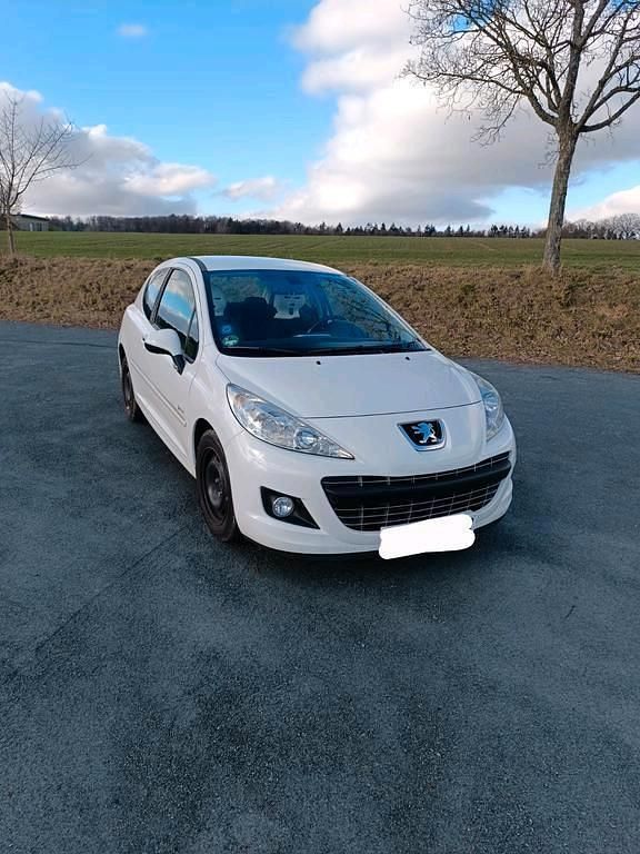 Weiß Gebraucht 2012 Peugeot 207 Forever Limousine | 4.400 € (Fairer Preis) - Bild 1/4
