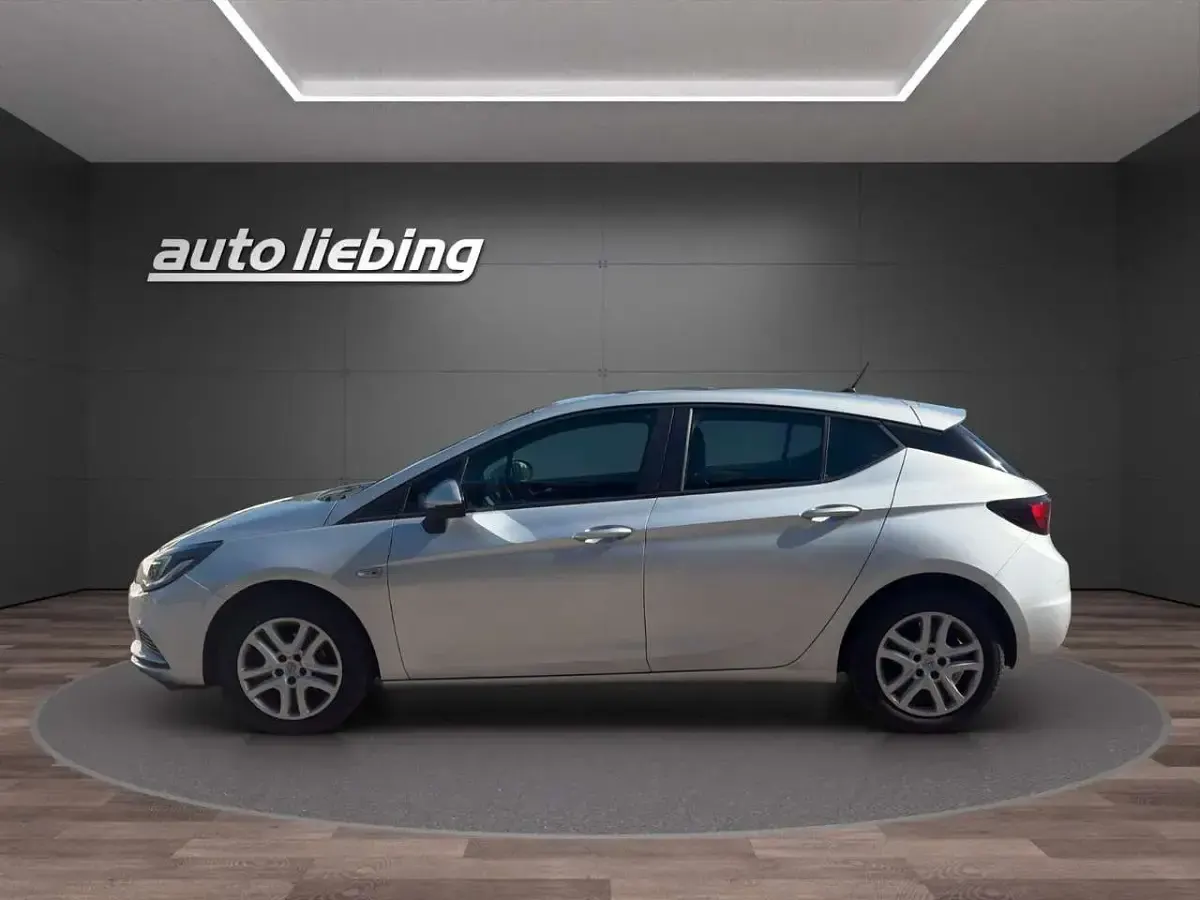 Gebraucht Opel Astra Edition 150 PS (110 kW) 2016 Argonsilber/sovereign/switchbl Limousine