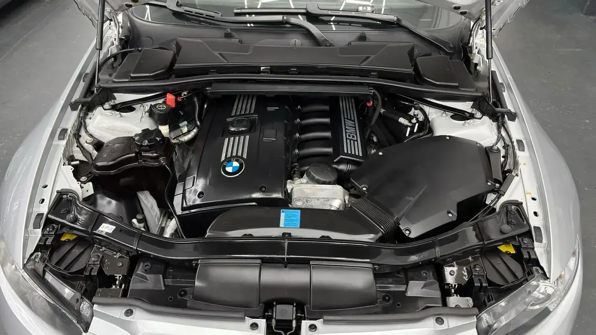 Gebraucht BMW 325 Cabriolet 218 PS (160 kW) 2010 Silber Cabrio