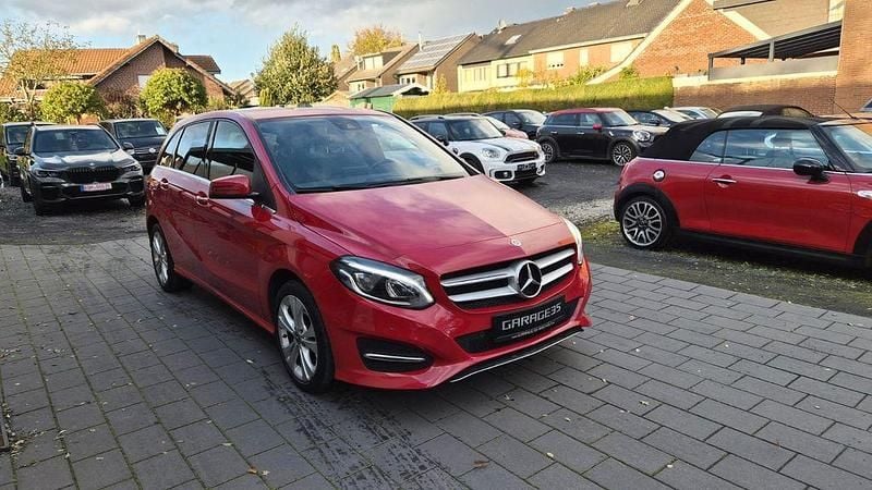 Rot Gebraucht 2017 Mercedes B220 Van / Kleinbus | 14.990 € (Guter Preis) - Bild 1/4