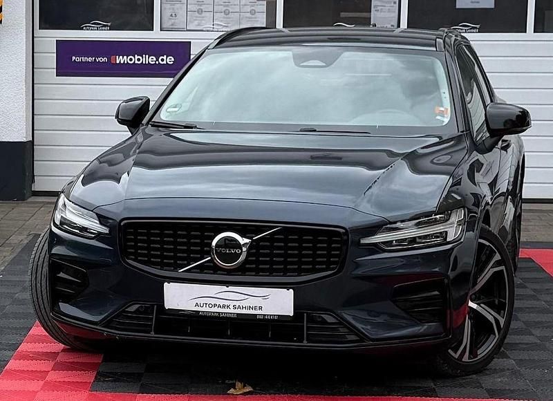 Blau Gebraucht 2022 Volvo V60 Plus Kombi | 24.649 € (Guter Preis) - Bild 1/4