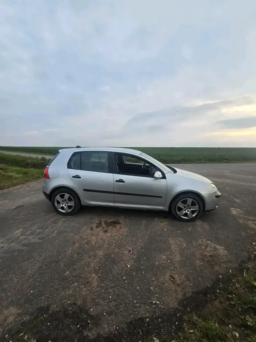 Gebraucht VW Golf V 106 PS (77 kW) 2005 Silber Kleinwagen