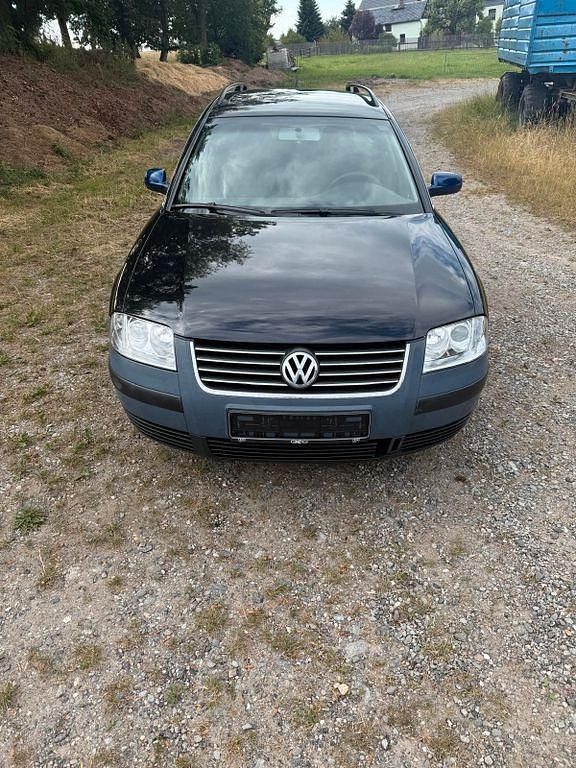 Schwarz Gebraucht 2002 VW Passat Trendline Limousine | 3.100 € (Fairer Preis) - Bild 1/4