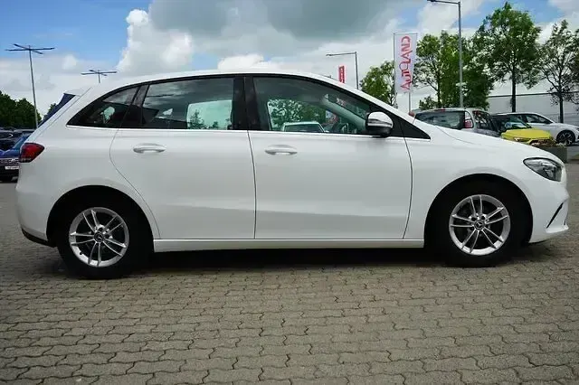Gebraucht Mercedes B180 Style 136 PS (100 kW) 2019 Weiß Kleinwagen