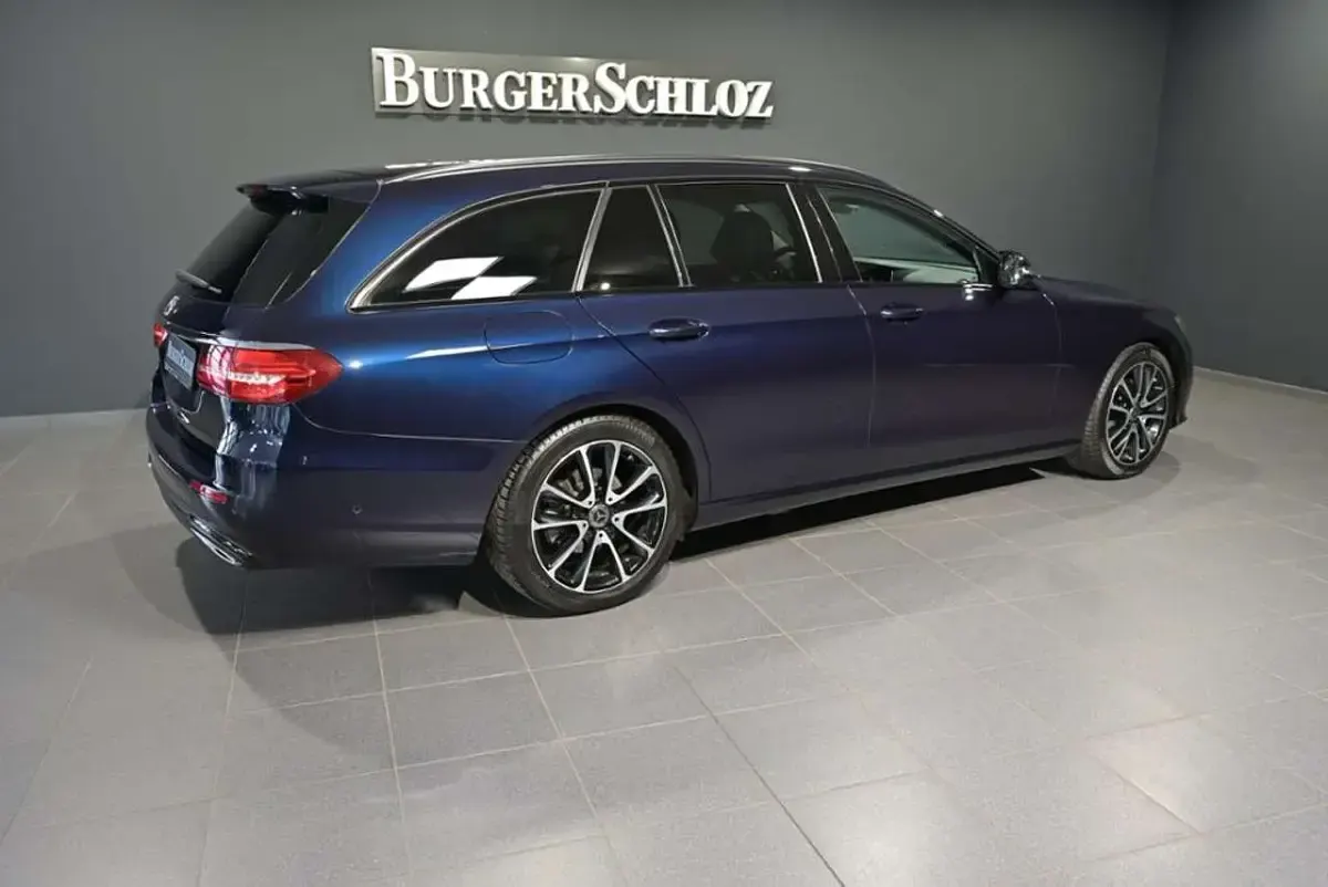 Gebraucht Mercedes E220 Night 194 PS (142 kW) 2019 Cavansitblau metallic Limousine