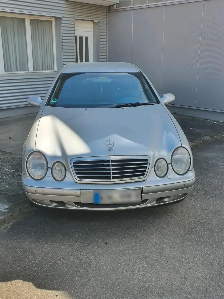 Gebraucht Mercedes CLK320 218 PS (160 kW) 1999 Silber Coupé