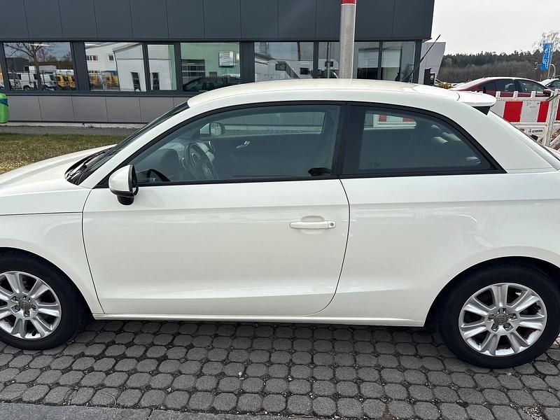 Gebraucht Audi A1 Premium 122 PS (89 kW) 2011 Weiß Kleinwagen