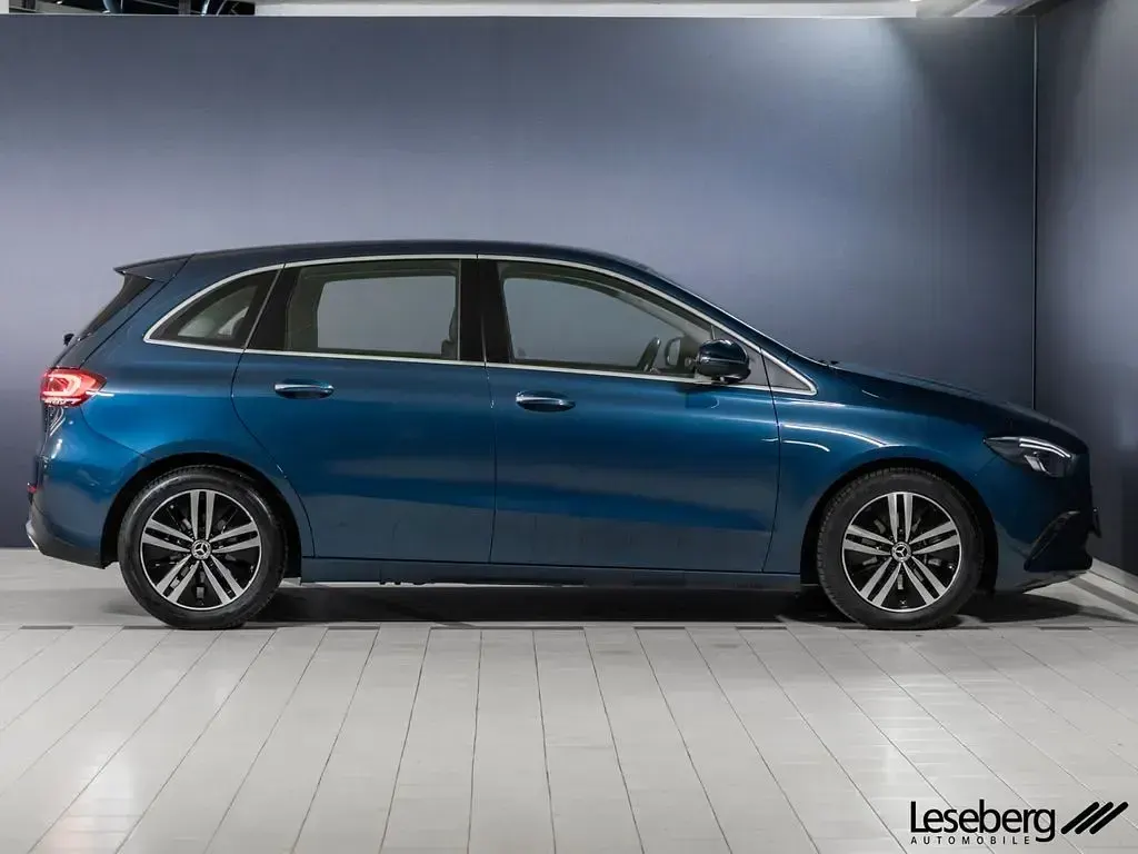 Gebraucht Mercedes B200 Progressive 150 PS (110 kW) 2022 Blau Van / Kleinbus