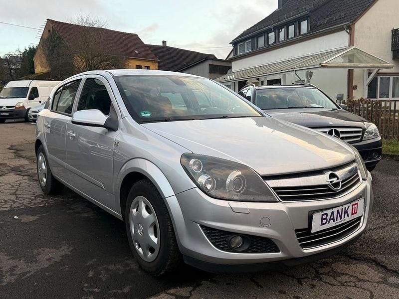 Gebraucht Opel Astra Innovation 116 PS (85 kW) 2008 Silber Limousine