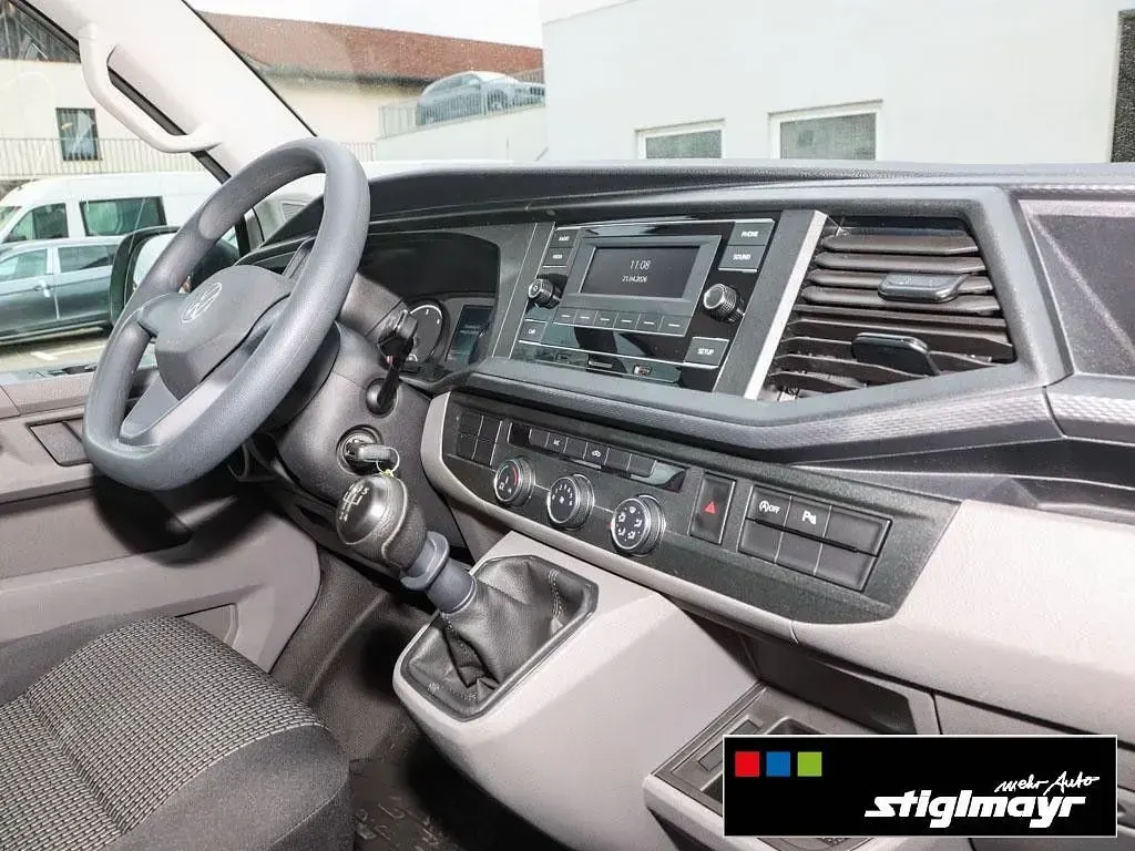Gebraucht VW T6.1 110 PS (80 kW) 2023 Candyweiß Van
