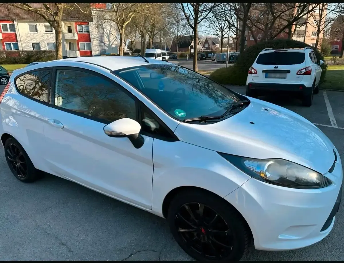 Gebraucht Ford Fiesta 60 PS (44 kW) 2009 Weiß Kleinwagen