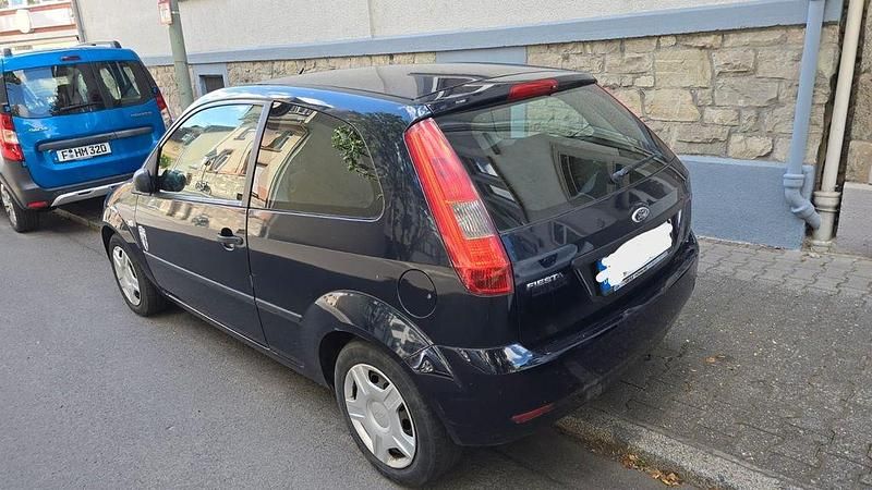 Blau Gebraucht 2005 Ford Fiesta Kleinwagen | 975 € (Superpreis) - Bild 1/4
