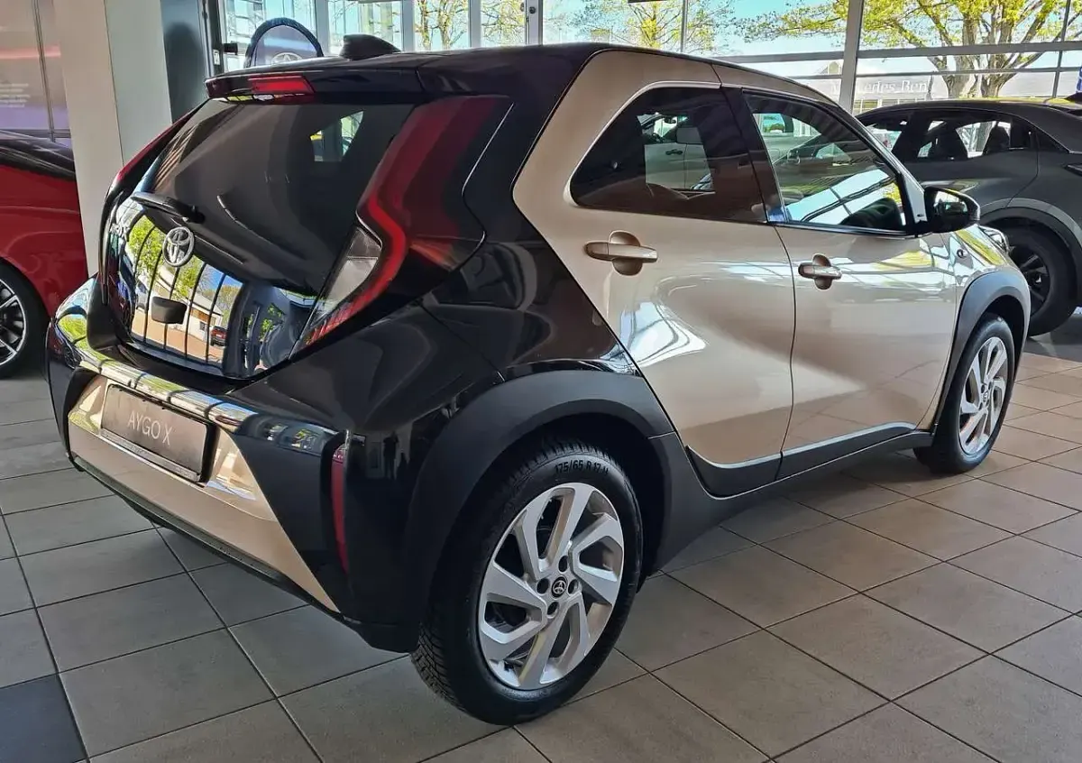 Gebraucht Toyota Aygo X Pulse 72 PS (52 kW) 2022 Ginger beige SUV