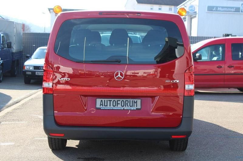Gebraucht Mercedes Vito 114 PS (83 kW) 2016 Rot Van