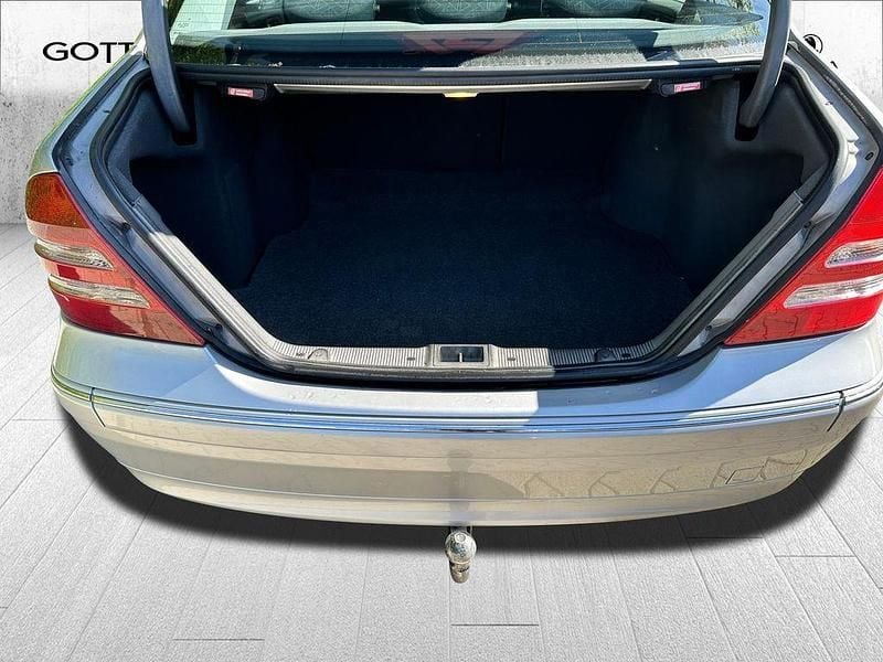 Second-hand Mercedes C240 170 CP (125 kW) 2000 Argintiu Berlinǎ