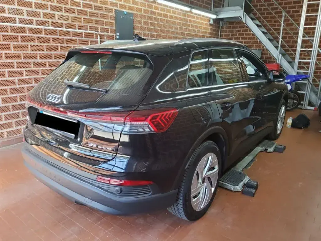 Second-hand Audi e-tron 125 kW (170 CP) 2023 Negru SUV