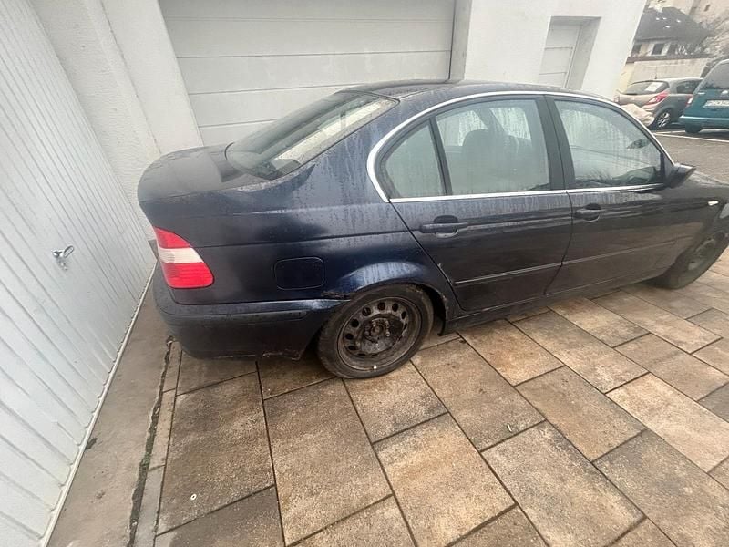 Gebraucht BMW 325 192 PS (141 kW) 2003 Blau Limousine