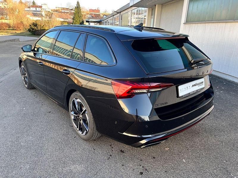 Neu Skoda Octavia RS 265 PS (194 kW) 2026 Black magic perleffekt Kombi