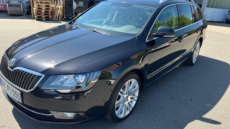 Schwarz Gebraucht 2013 Skoda Superb Limousine | 10.500 € (Fairer Preis) - Bild 1/4
