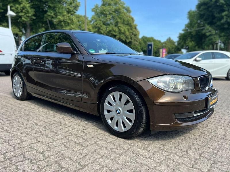 Braun Gebraucht 2009 BMW 116 Sport Line Kleinwagen | 3.990 € (Fairer Preis) - Bild 1/4