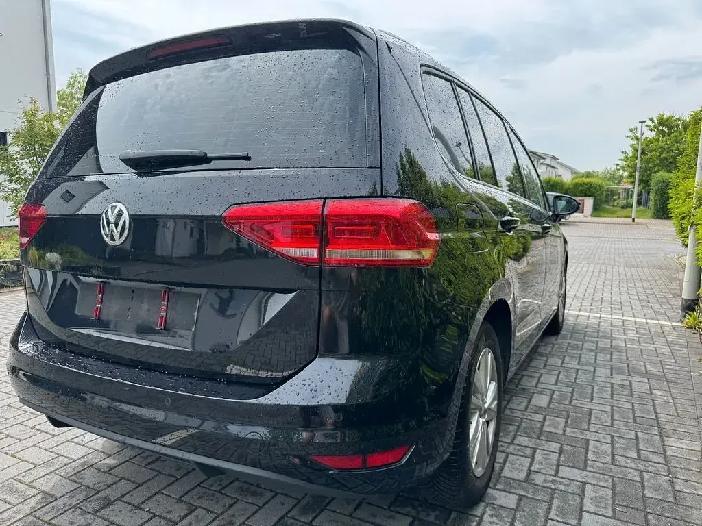 Gebraucht VW Touran Highline 116 PS (85 kW) 2020 Schwarz Van / Kleinbus