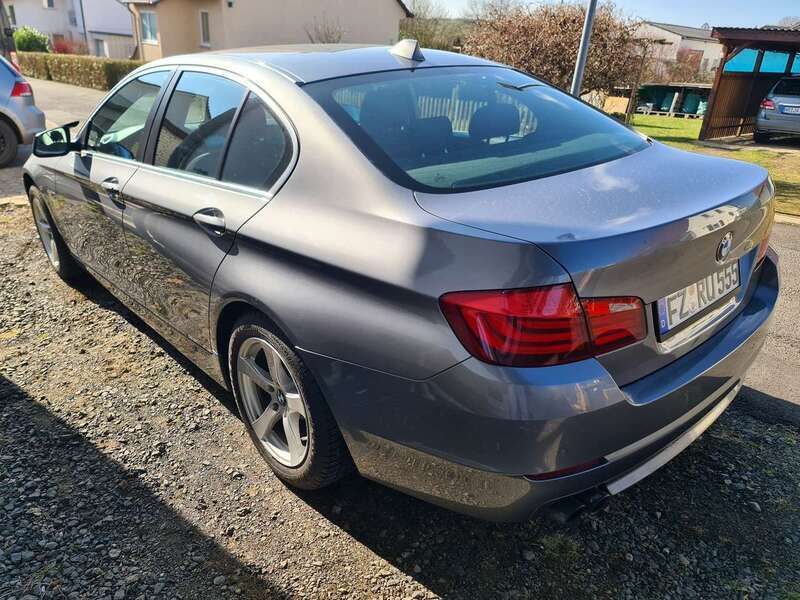 Grau Gebraucht 2011 BMW 528 Limousine | 9.500 € (Guter Preis) - Bild 1/4