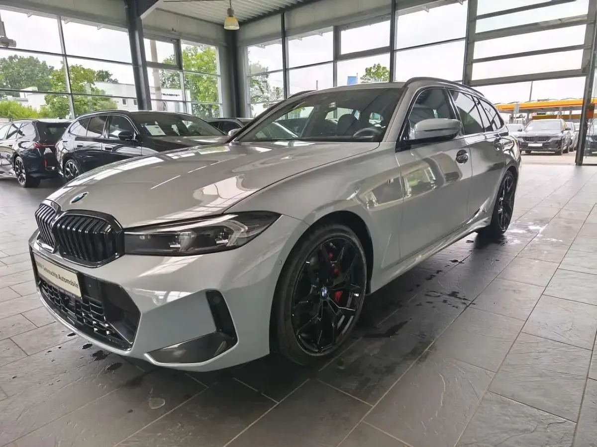 Gebraucht BMW 320 M Sport 190 PS (139 kW) 2026 Brooklyn grau Kombi