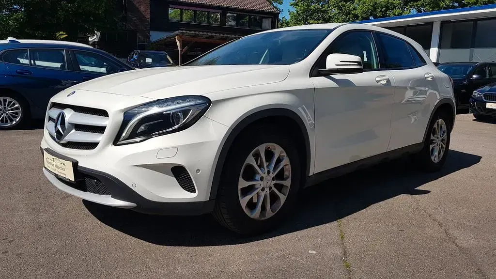 Gebraucht Mercedes GLA180 109 PS (80 kW) 2015 Weiß SUV