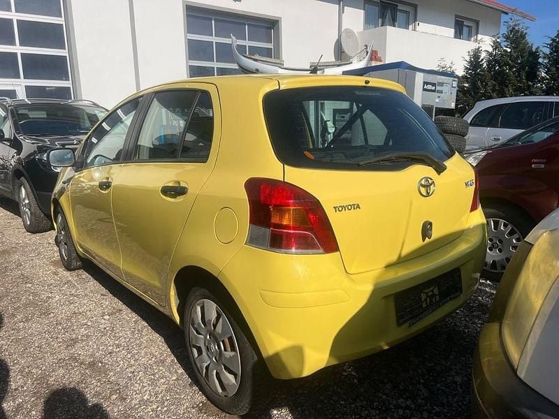 Gebraucht Toyota Yaris Cool 101 PS (74 kW) 2010 Gelb Kleinwagen