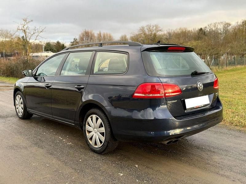 Gebraucht VW Passat Comfortline 140 PS (102 kW) 2011 Blau Kombi