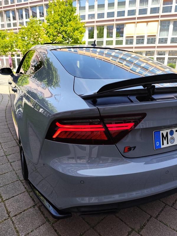 Grau Gebraucht 2017 Audi A7 Sportback Competition Kleinwagen | 29.500 € (Fairer Preis) - Bild 1/4