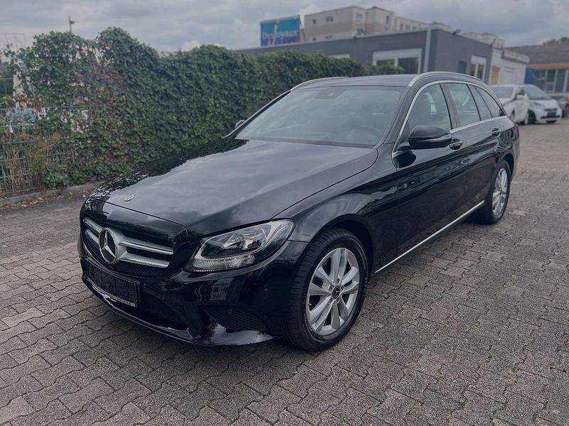 Schwarz Gebraucht 2019 Mercedes C200 Avantgarde Limousine | 16.400 € (Fairer Preis) - Bild 1/4