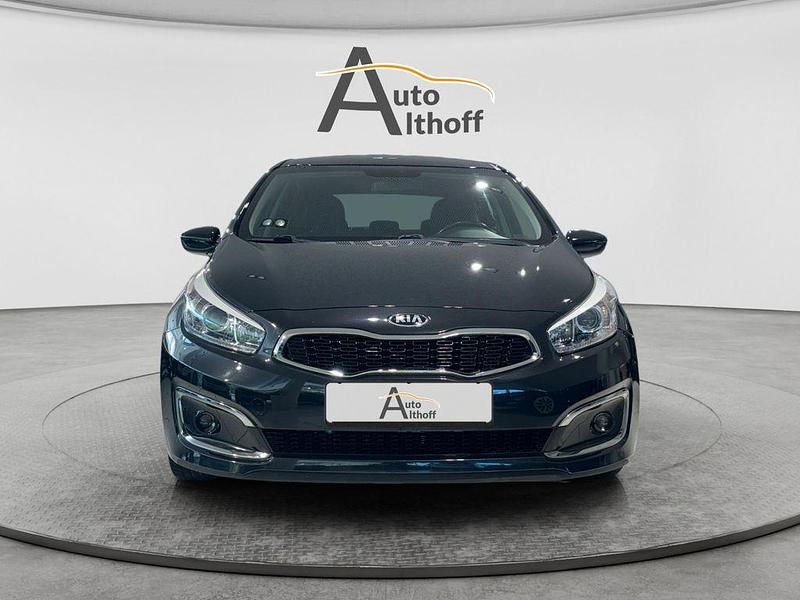 Second-hand Kia Ceed 101 CP (74 kW) 2016 Negru Hatchback