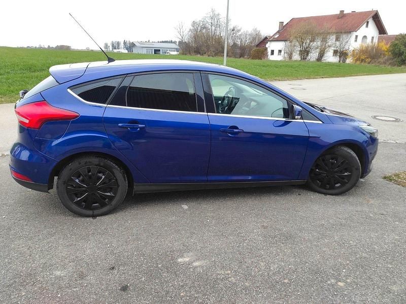 Gebraucht Ford Focus 125 PS (91 kW) 2014 Blau Limousine