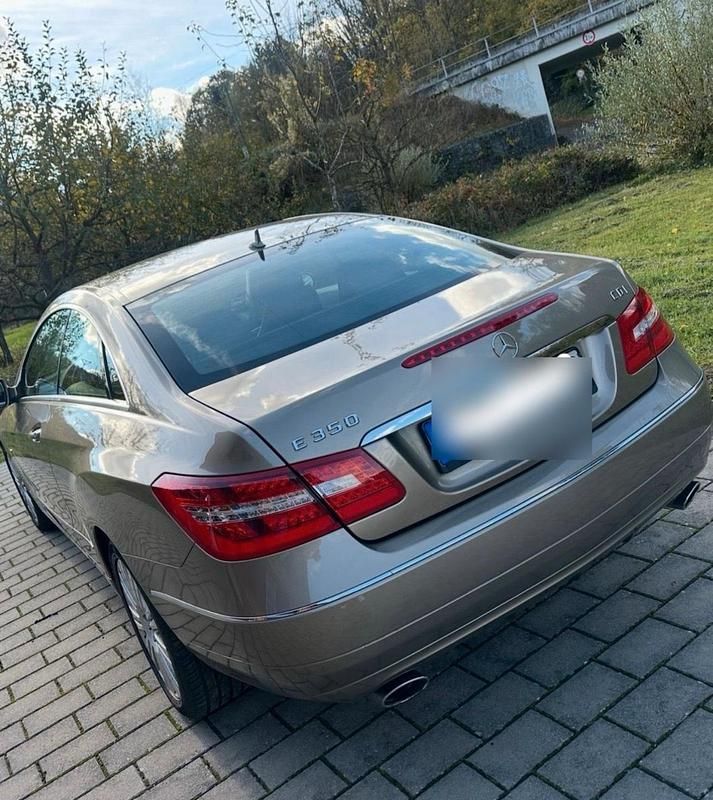 Gebraucht Mercedes E350 231 PS (169 kW) 2009 Gold Coupé