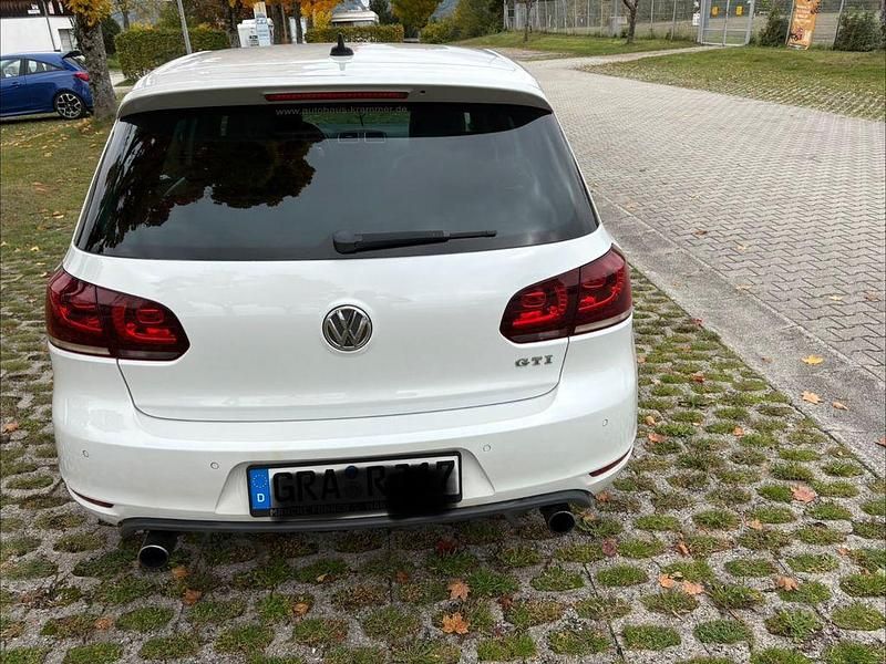 Gebraucht VW Golf VI GTI 211 PS (155 kW) 2011 Weiß Kleinwagen